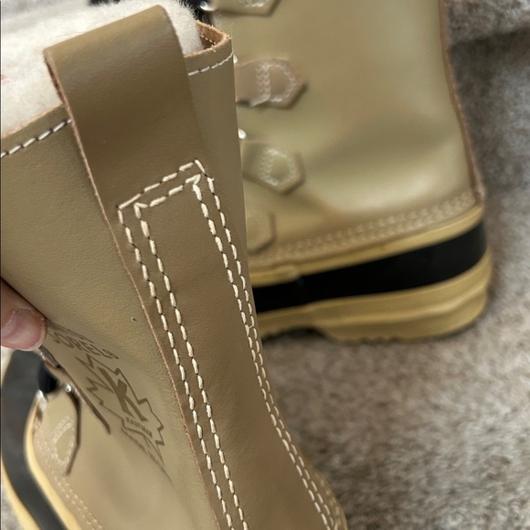 Vintage Sorel Manitou Lace Up Boots. Wool liner with faux fur trim. Y2K. Winter - Picture 16 of 17